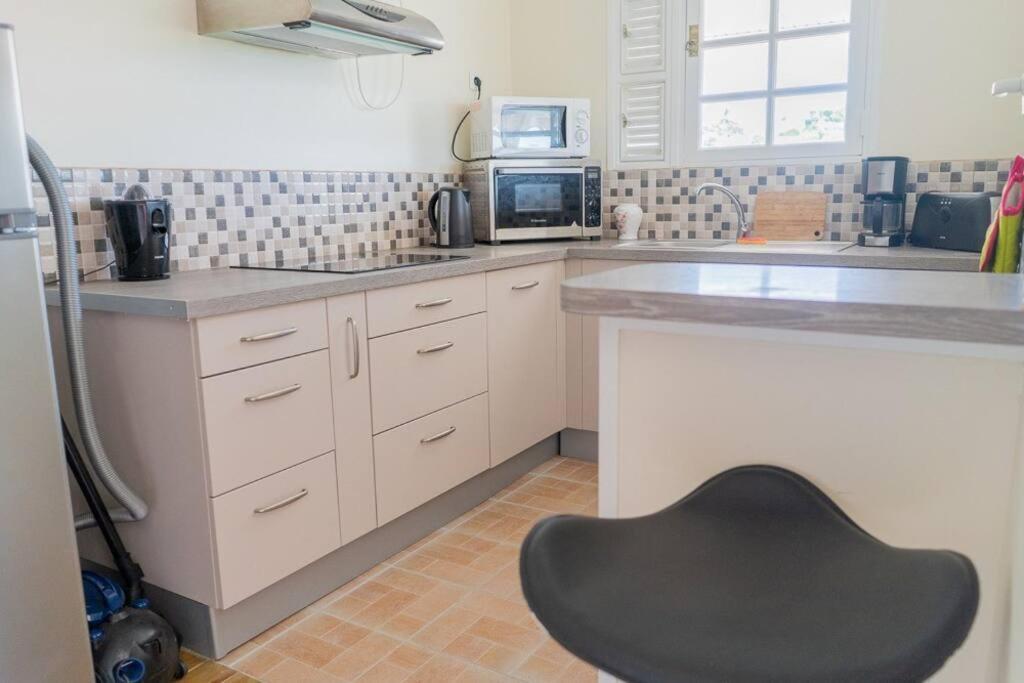 Location Saisonniere Bel Appartement Ле-Труаз-Иле Экстерьер фото